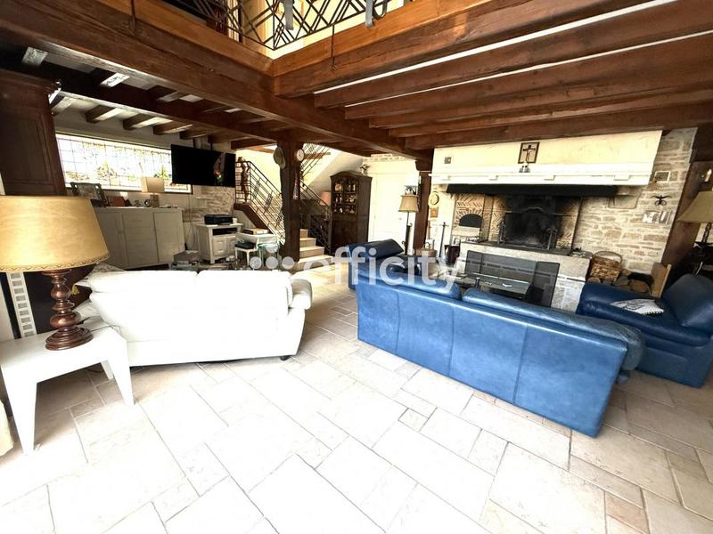 Maison - 325 m² - 13 pièces