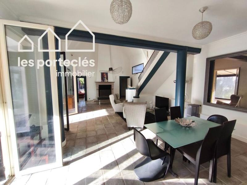 Propriété - 171 m² - 6 pièces