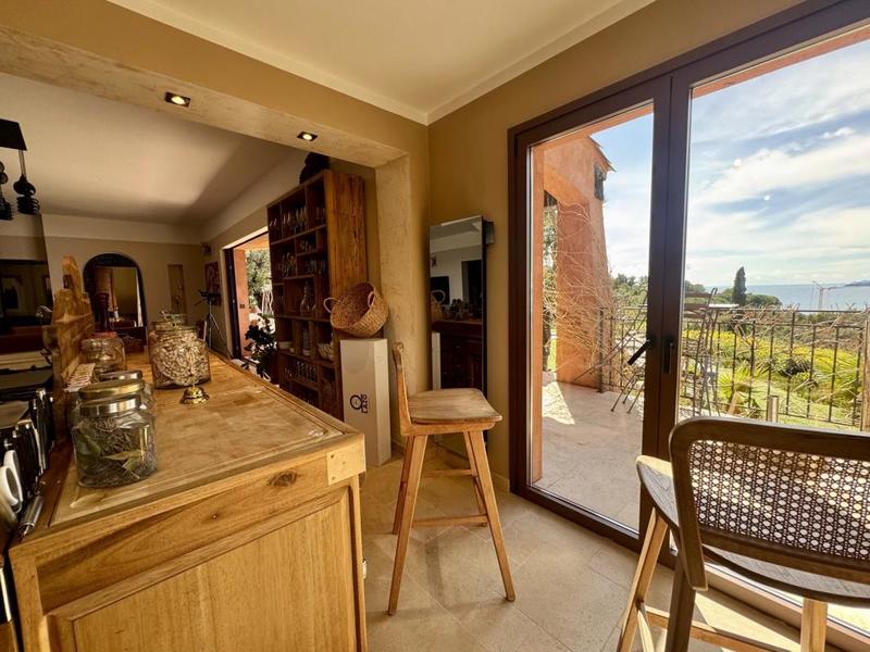 Maison - 210 m² - 7 pièces