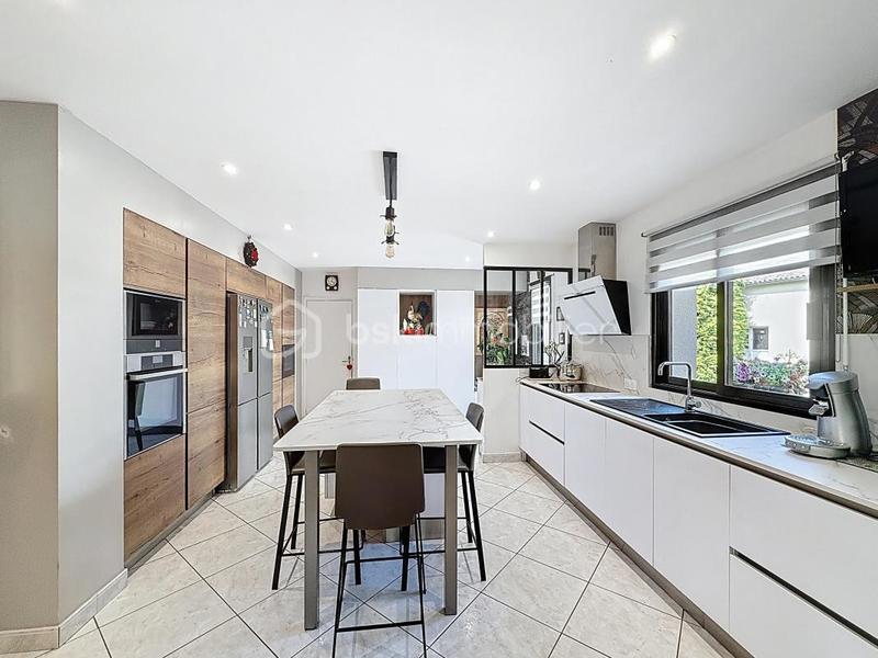 Propriété - 230 m² - 10 pièces