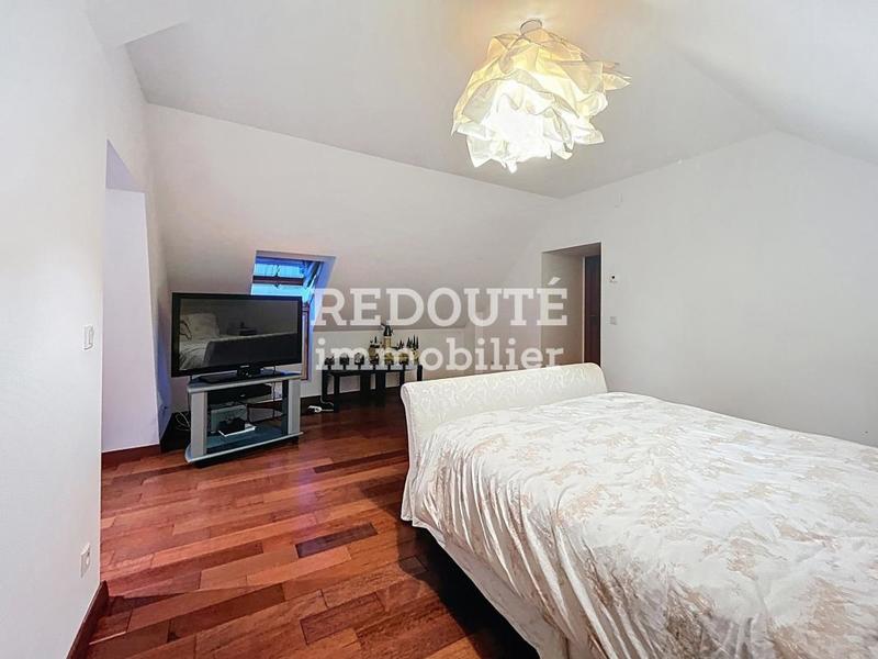 Maison - 236 m² - 8 pièces