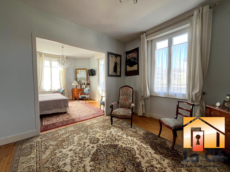 Maison ancienne - 217 m² - 9 pièces