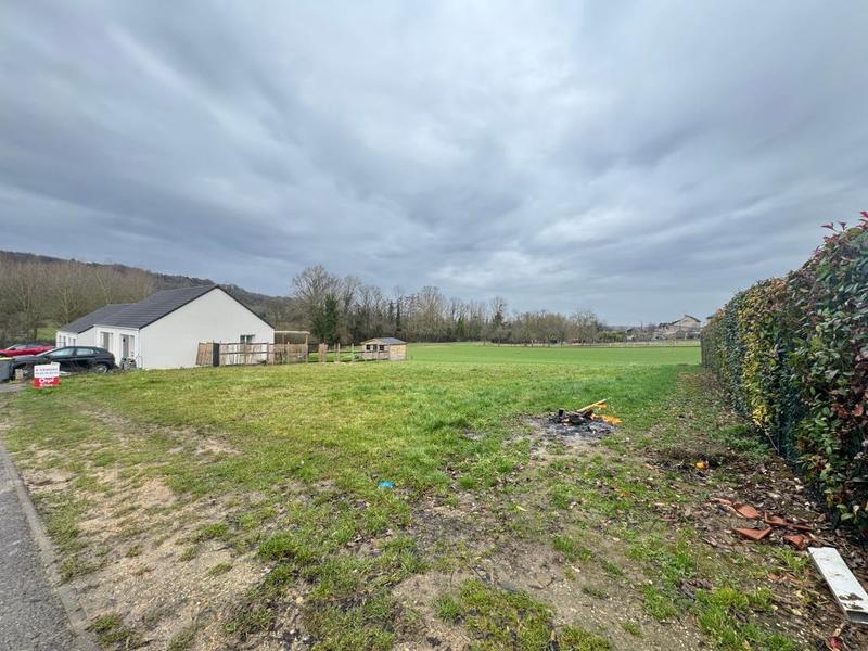 Terrain constructible - 687 m²