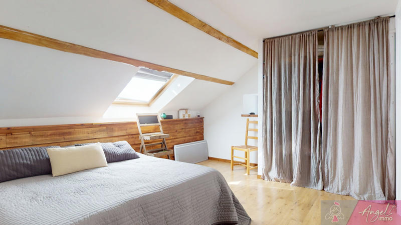 Maison - 242 m² - 9 pièces