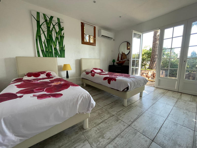 Propriété - 250 m² - 10 pièces