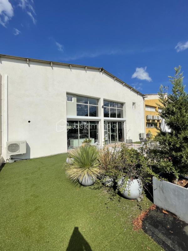 Local commercial - 250 m² - 8 pièces