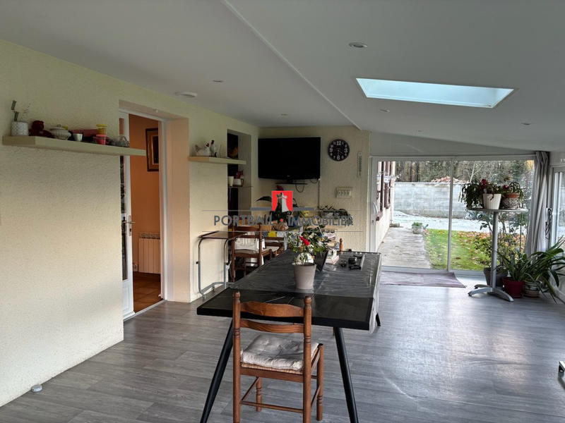 Maison - 220 m² - 11 pièces