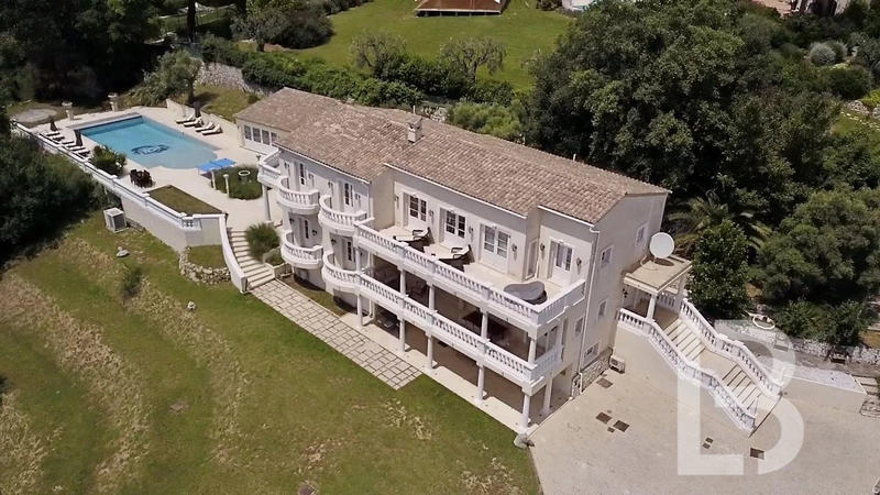 Villa - 385 m² - 11 pièces