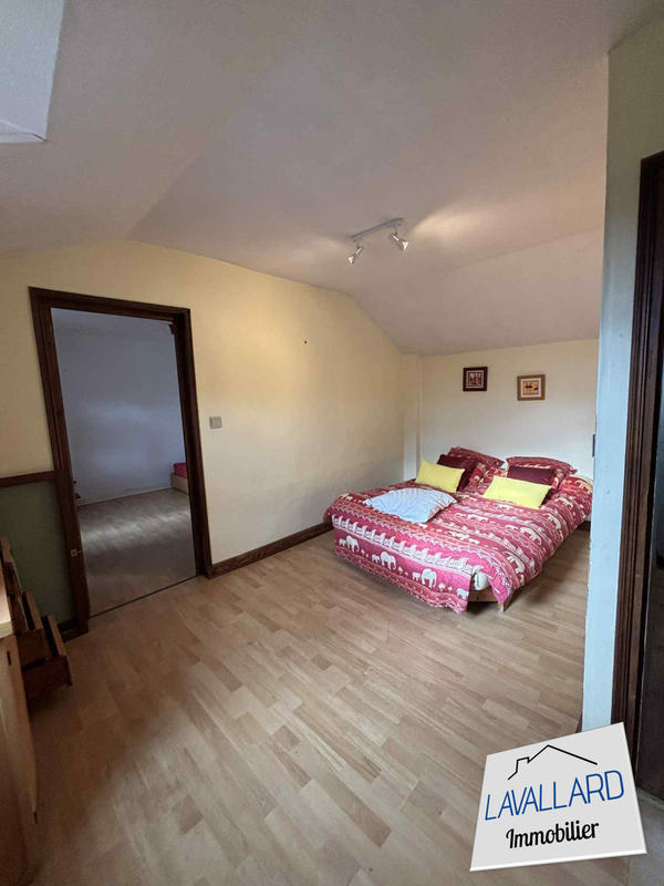 Maison - 239 m² - 10 pièces