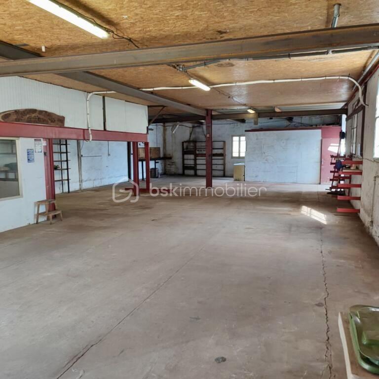 Loft - 147 m² - 8 pièces