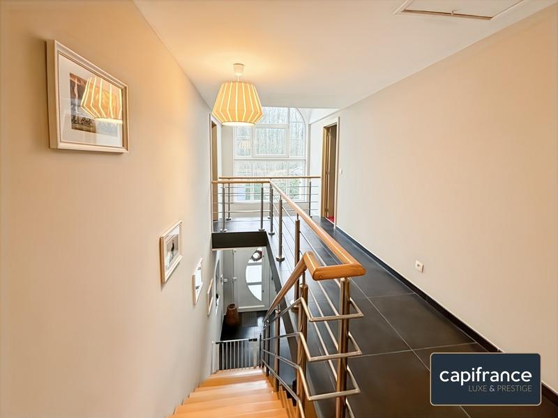 Maison - 230 m² - 7 pièces