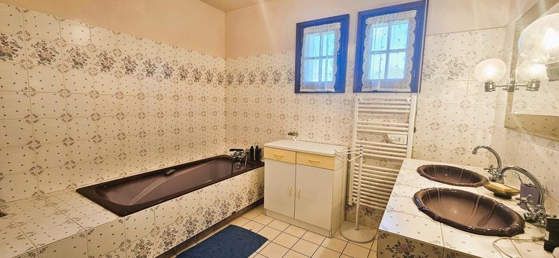 Maison - 179 m² - 7 pièces