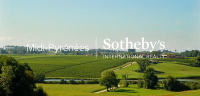 Maison - 427 m² - 15 pièces