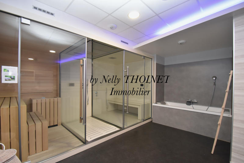 Local commercial - 1 500 m²