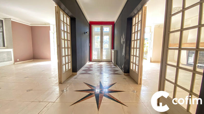 Maison ancienne - 373 m² - 10 pièces