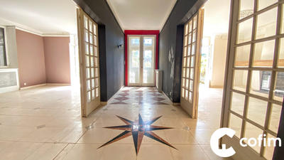 Maison ancienne - 373 m² - 10 pièces