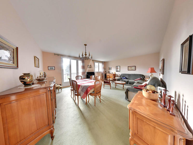 Appartement - 85 m² - 5 pièces