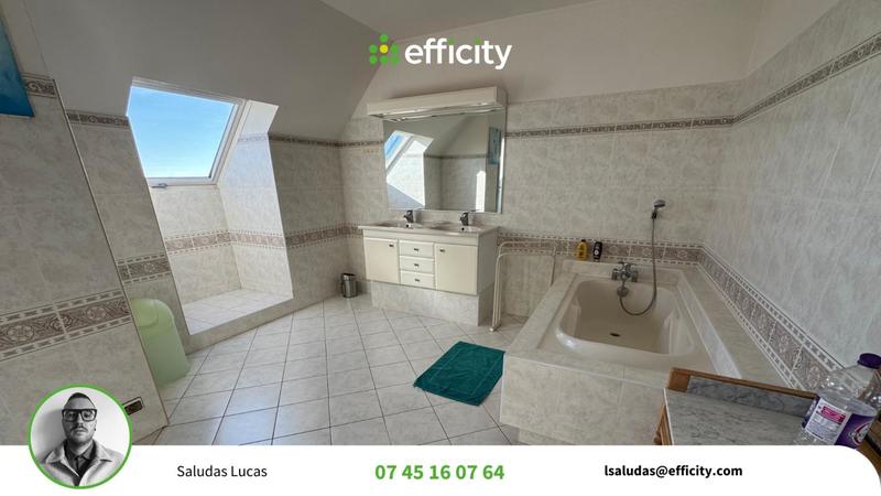 Maison - 490 m² - 6 pièces