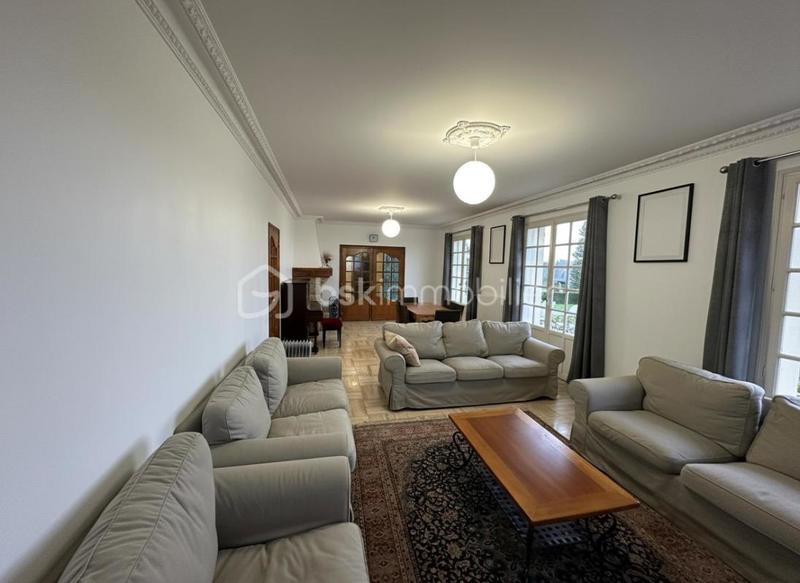 Maison en pierre - 208 m² - 9 pièces