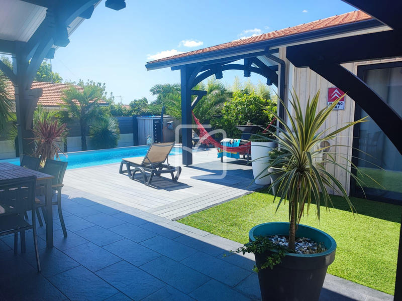 Propriété - 228 m² - 8 pièces