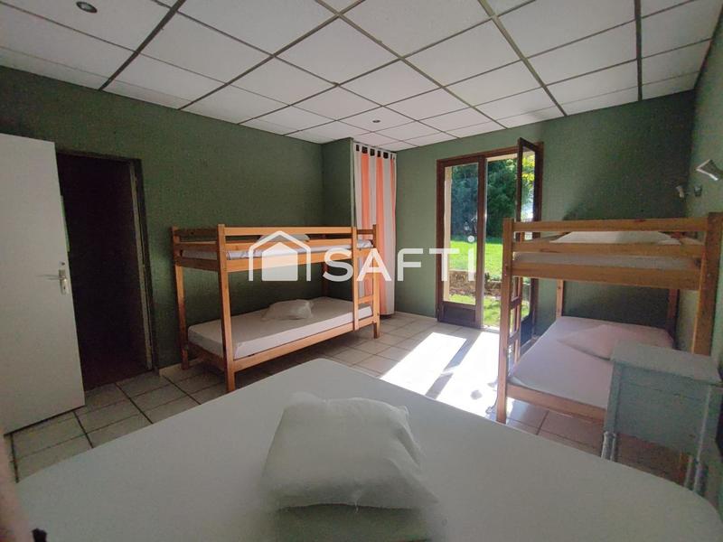 Maison - 375 m² - 13 pièces