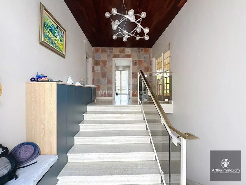 Maison - 303 m² - 10 pièces