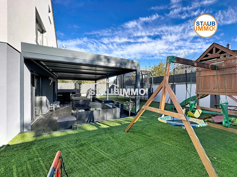 Maison - 200 m² - 8 pièces