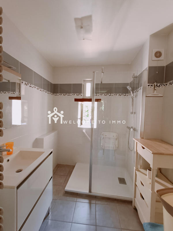 Propriété - 255 m² - 6 pièces