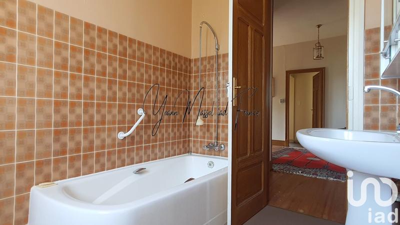 Maison - 233 m² - 9 pièces