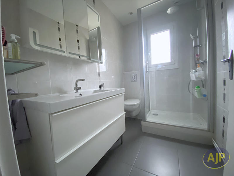 Maison - 93 m² - 5 pièces