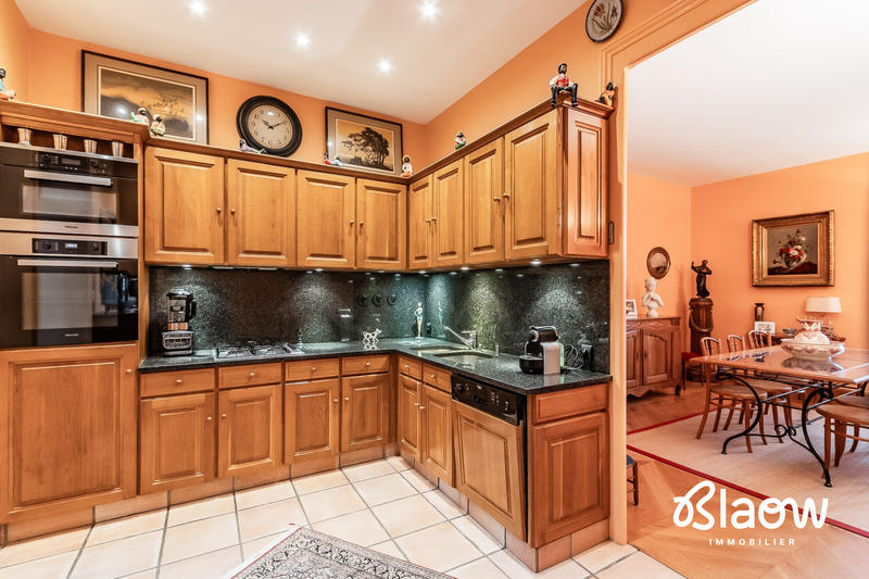 Viager - Maison - 306 m² - 9 pièces