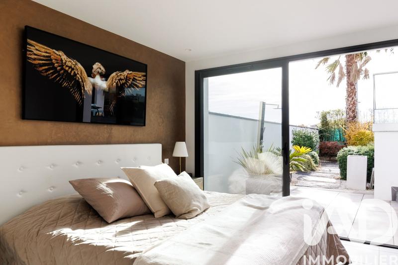 Maison - 290 m² - 9 pièces