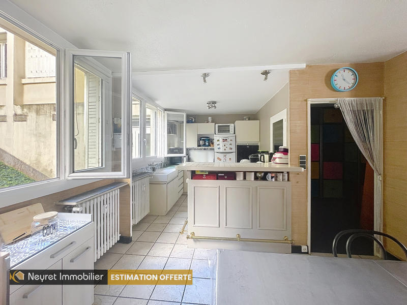 Appartement - 125 m² - 6 pièces