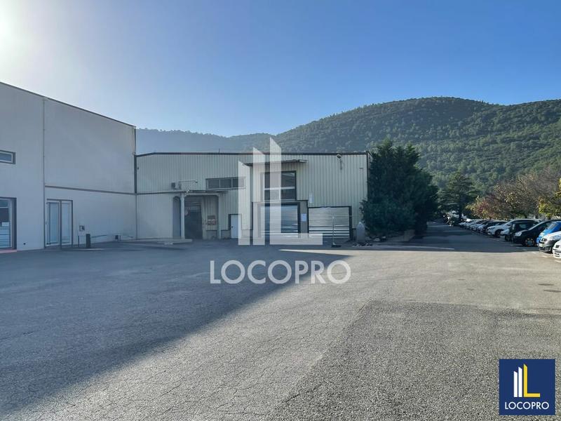 Local d'activité / Entrepôt - 2 092 m²