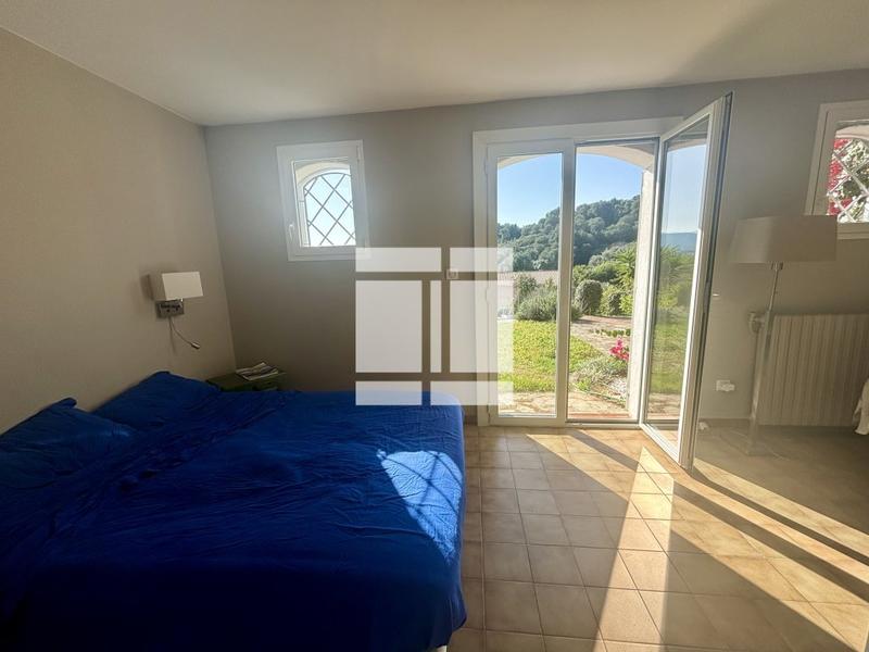 Villa - 166 m² - 6 pièces