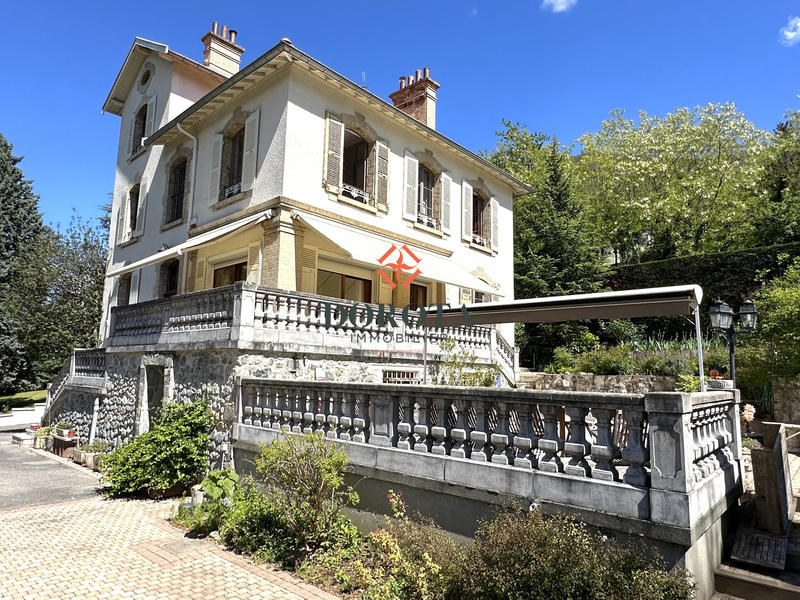 Villa - 252 m² - 11 pièces