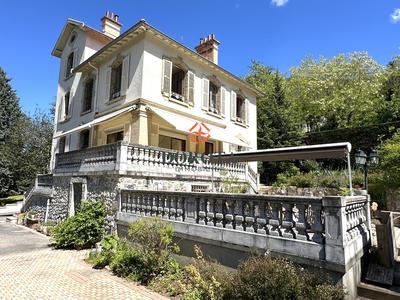 Villa - 252 m² - 11 pièces