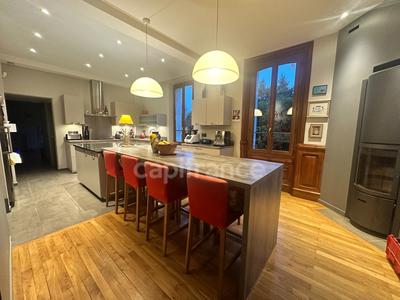 Maison - 272 m² - 10 pièces