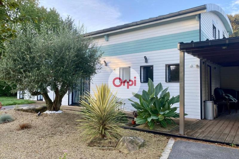 Demeure - 200 m² - 5 pièces