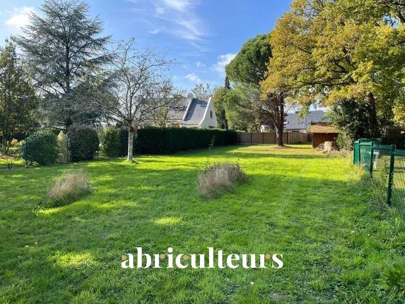 Terrain constructible - 1 228 m²