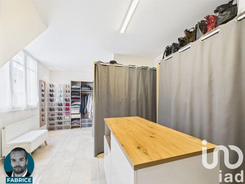 Maison - 216 m² - 8 pièces