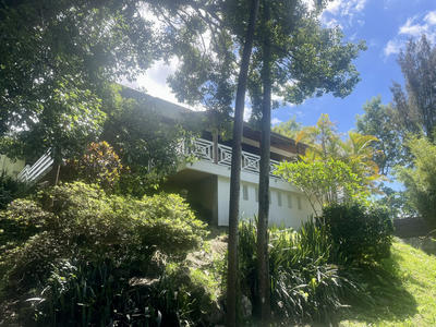 Maison - 180 m² - 7 pièces