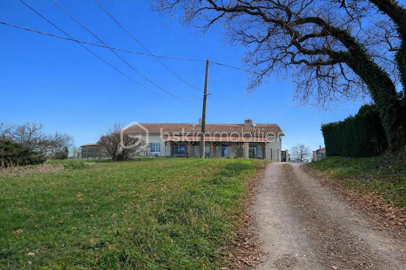 Demeure - 239 m² - 10 pièces