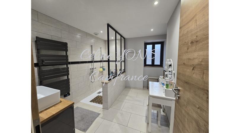 Maison - 171 m² - 9 pièces