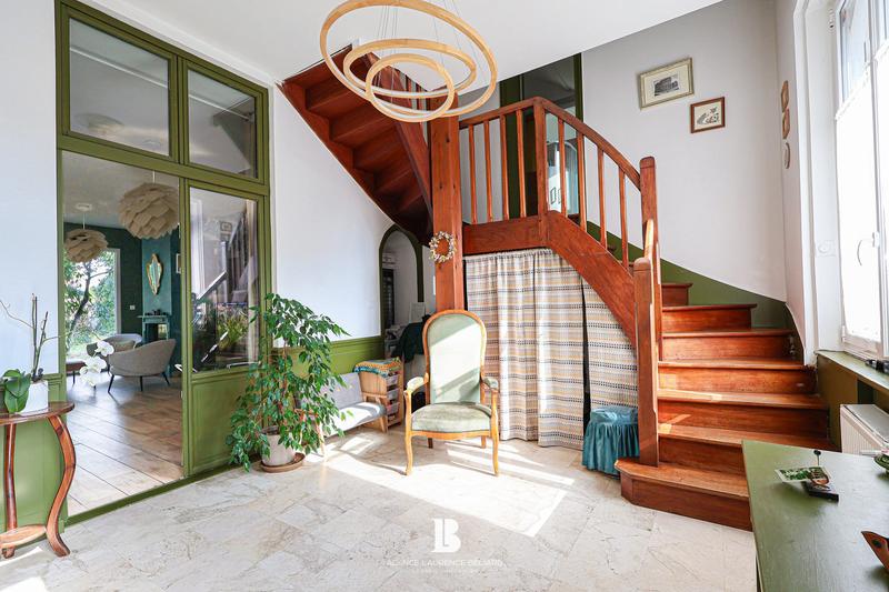 Maison - 180 m² - 8 pièces