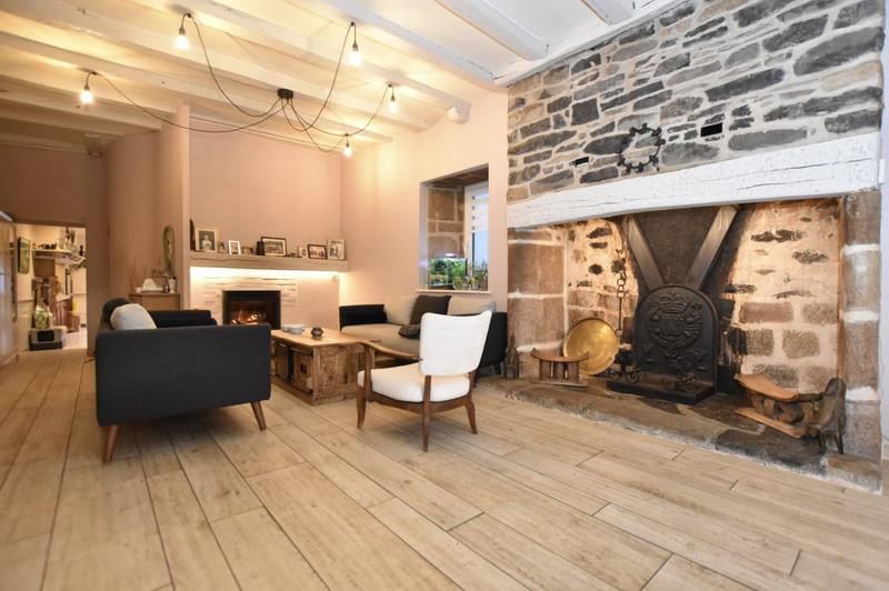 Maison ancienne - 204 m² - 7 pièces