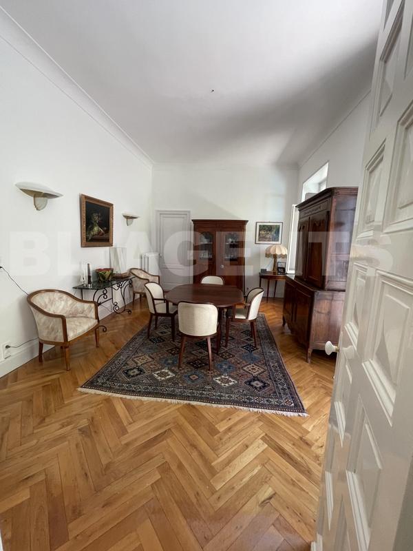 Demeure - 331 m² - 9 pièces