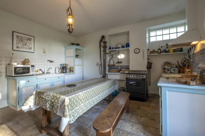 Maison - 625 m² - 13 pièces