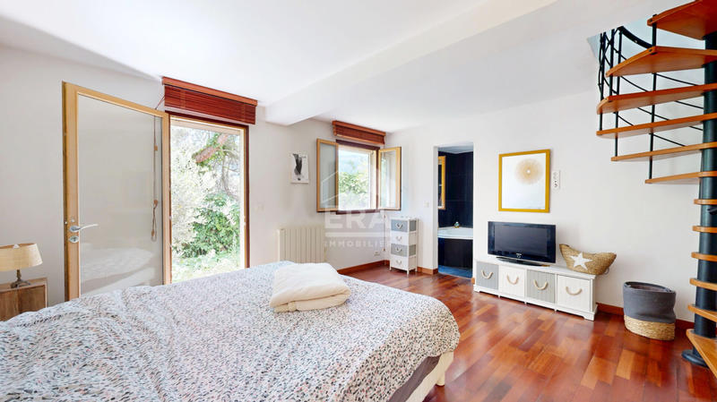 Appartement - 140 m² - 3 pièces