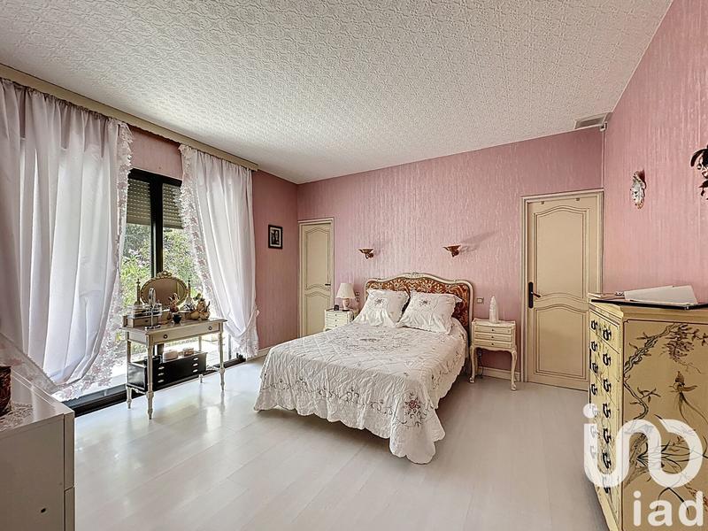 Maison - 227 m² - 8 pièces